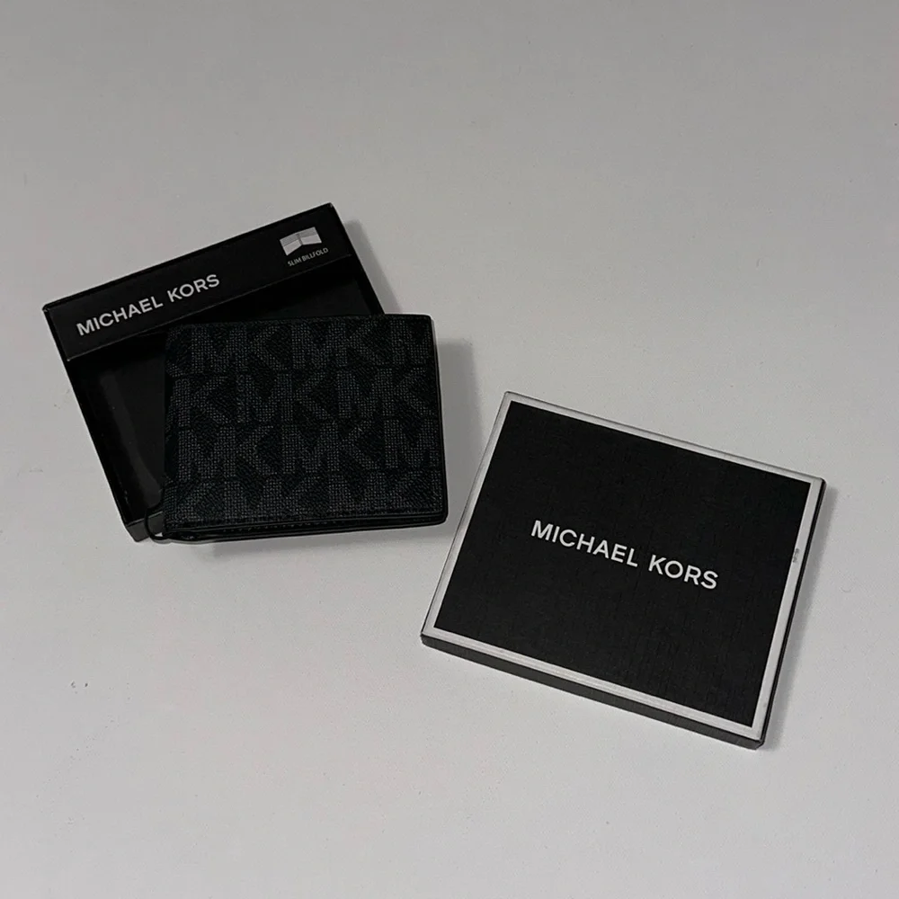 NEW MICHAEL KORS MENS WALLET